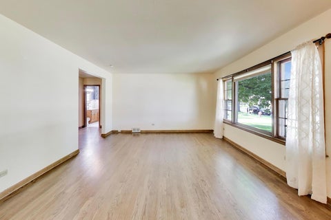 Tiny photo for 909 Worcester Avenue, Westchester, IL 60154 (MLS # 12762825)