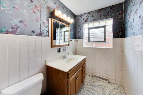 Tiny photo for 909 Worcester Avenue, Westchester, IL 60154 (MLS # 12762825)