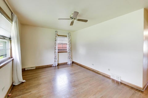 Tiny photo for 909 Worcester Avenue, Westchester, IL 60154 (MLS # 12762825)