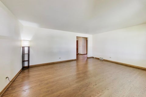 Tiny photo for 909 Worcester Avenue, Westchester, IL 60154 (MLS # 12762825)