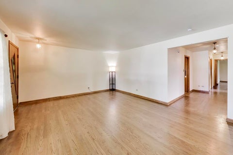 Tiny photo for 909 Worcester Avenue, Westchester, IL 60154 (MLS # 12762825)