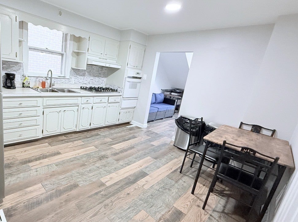 956 W 36th Street