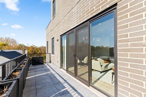 Tiny photo for 1767 W Rosehill Drive #304, Chicago, IL 60660 (MLS # 12502660)