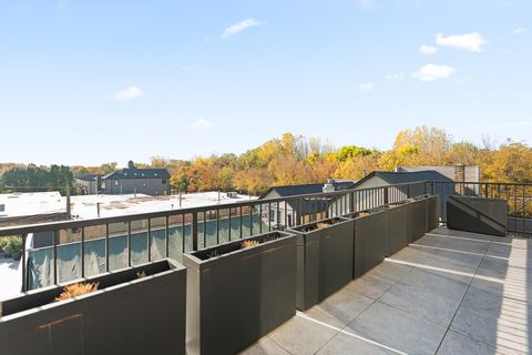 Tiny photo for 1767 W Rosehill Drive #304, Chicago, IL 60660 (MLS # 12502660)