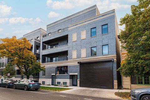 Photo of 1767 W Rosehill Drive #304, Chicago, IL 60660 (MLS # 12502660)