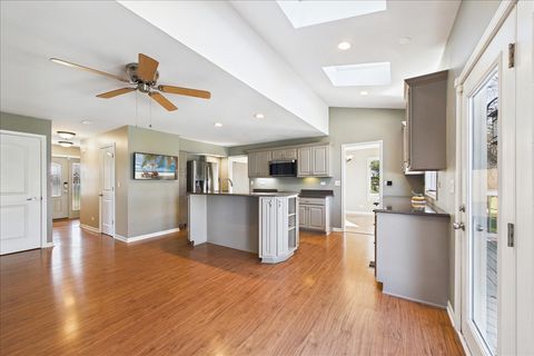 Tiny photo for 209 Mooregate Trail, Hawthorn Woods, IL 60047 (MLS # 12590429)