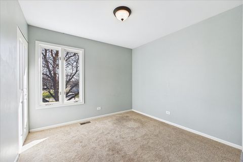 Tiny photo for 209 Mooregate Trail, Hawthorn Woods, IL 60047 (MLS # 12590429)