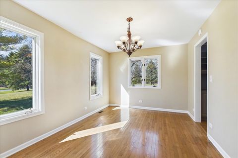 Tiny photo for 209 Mooregate Trail, Hawthorn Woods, IL 60047 (MLS # 12590429)