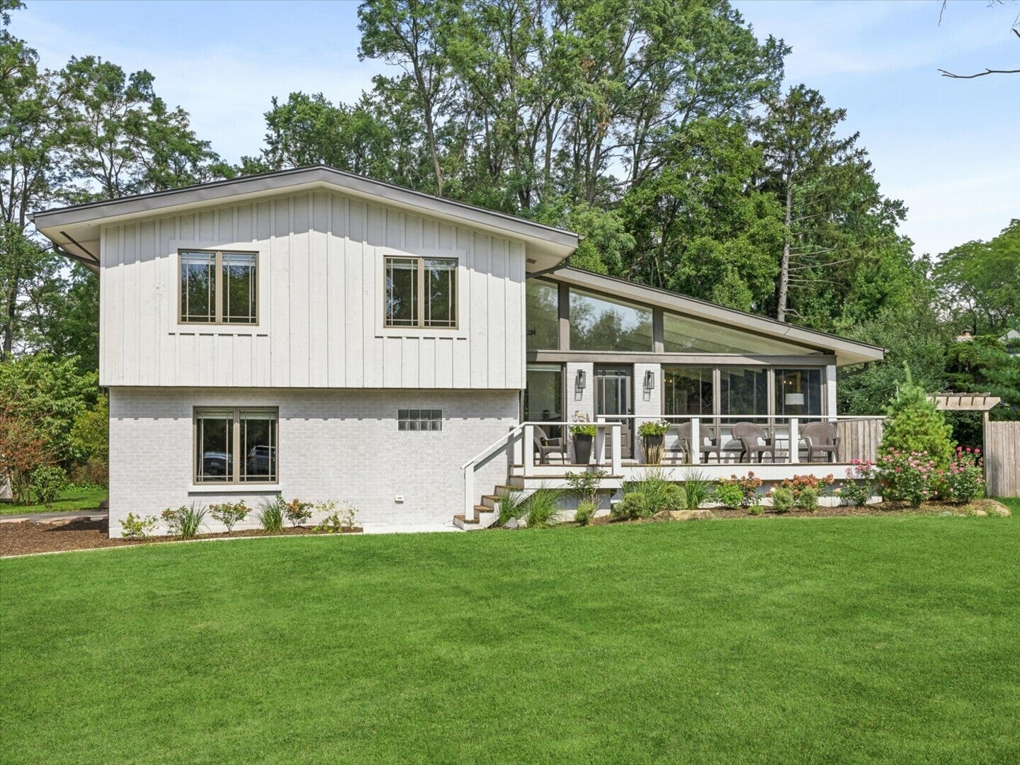 1525 W Wiesbrook Road