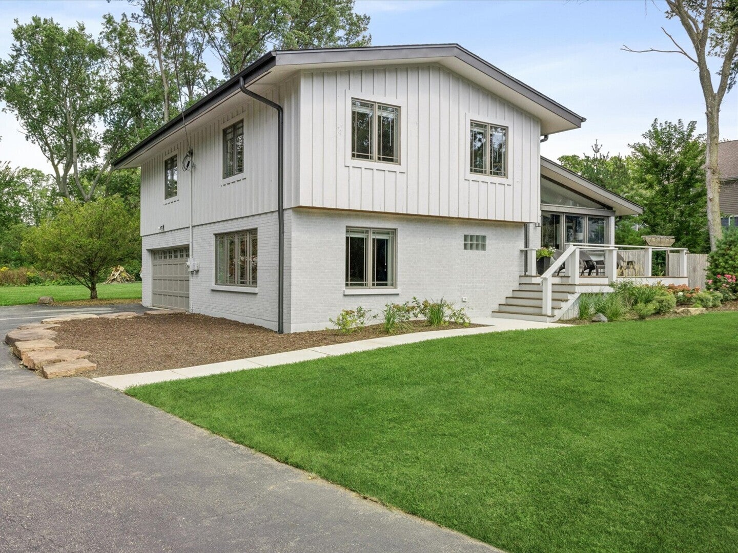 1525 W Wiesbrook Road