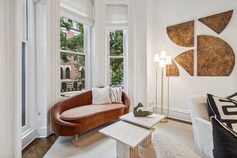 Tiny photo for 24 W Chestnut Street, Chicago, IL 60610 (MLS # 12547256)