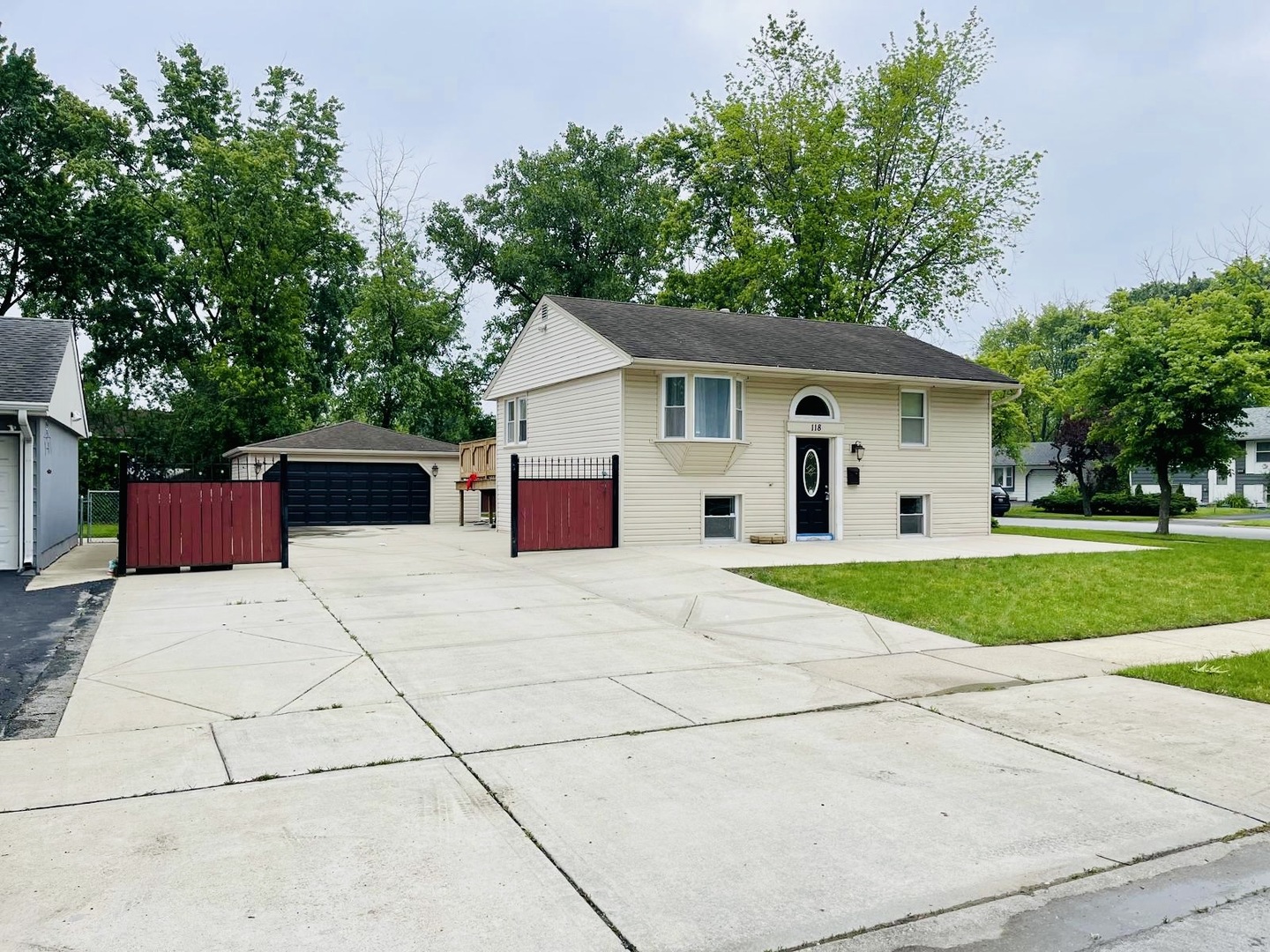 118 E BIRCH Drive