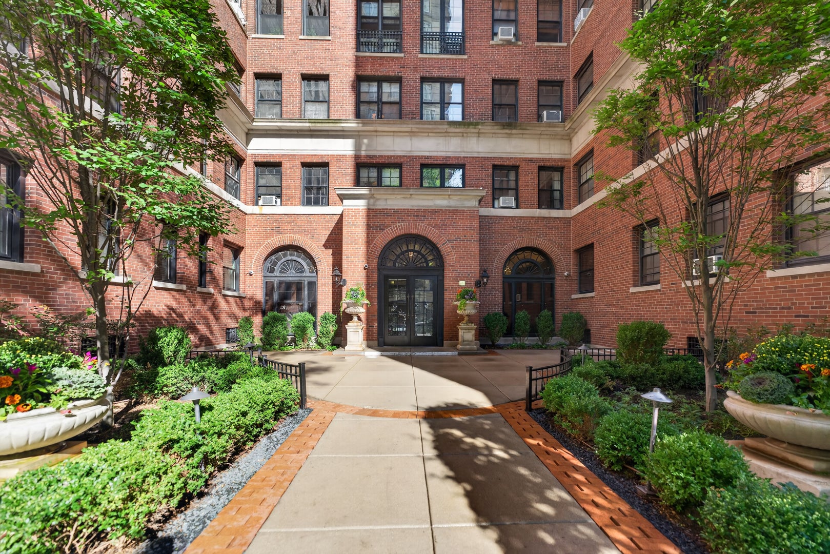 400 W Deming Place 3H