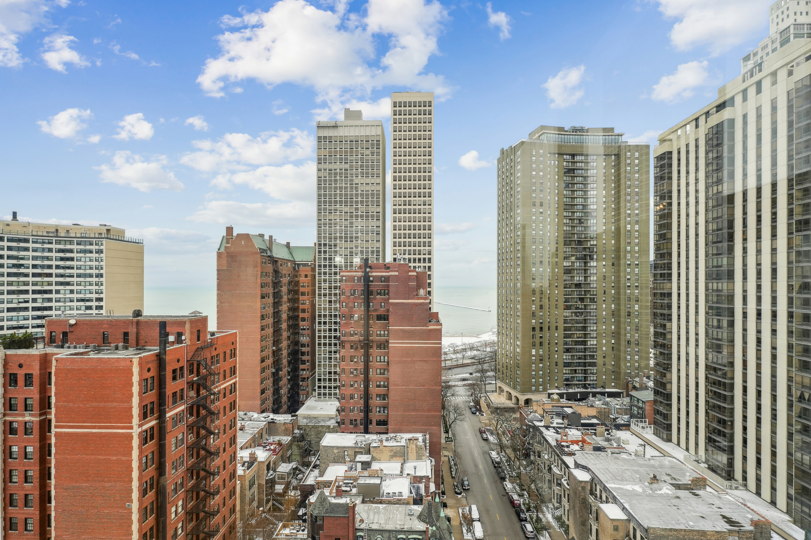 40 E Cedar Street 21C