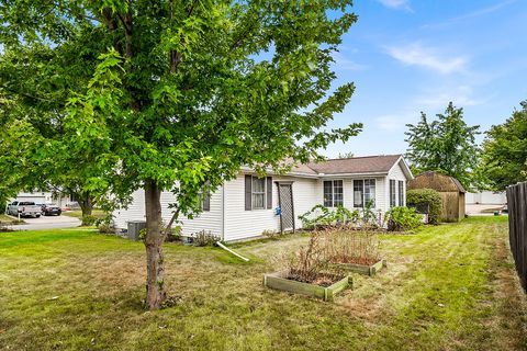 Tiny photo for 2905 Scarborough Street, Bloomington, IL 61705 (MLS # 12487420)
