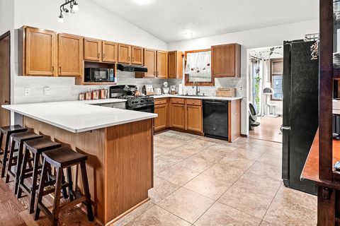 Tiny photo for 2905 Scarborough Street, Bloomington, IL 61705 (MLS # 12487420)