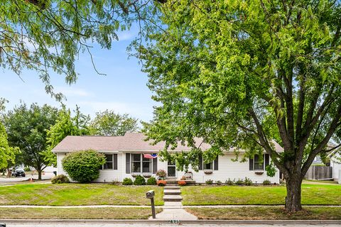Photo of 2905 Scarborough Street, Bloomington, IL 61705 (MLS # 12487420)