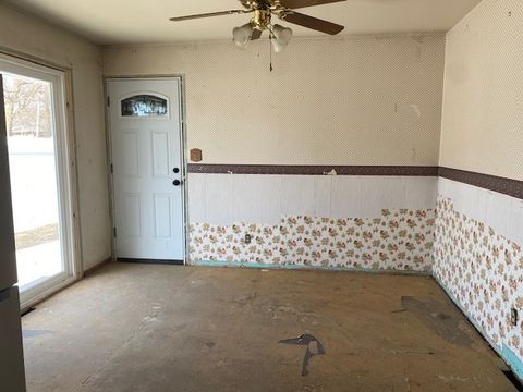 Tiny photo for 2135 13th Street, Peru, IL 61354 (MLS # 12600263)