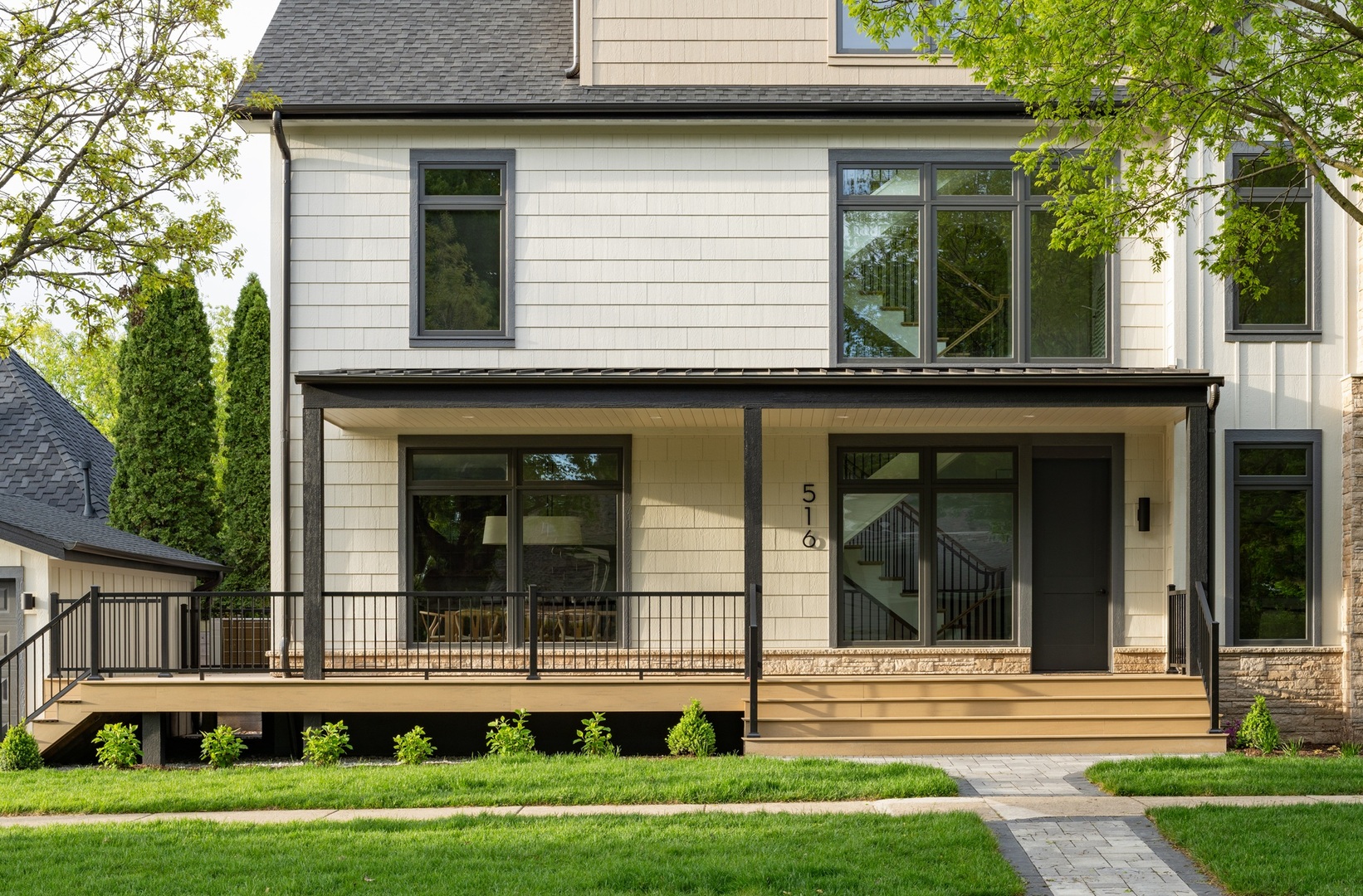 516 W 6th Street