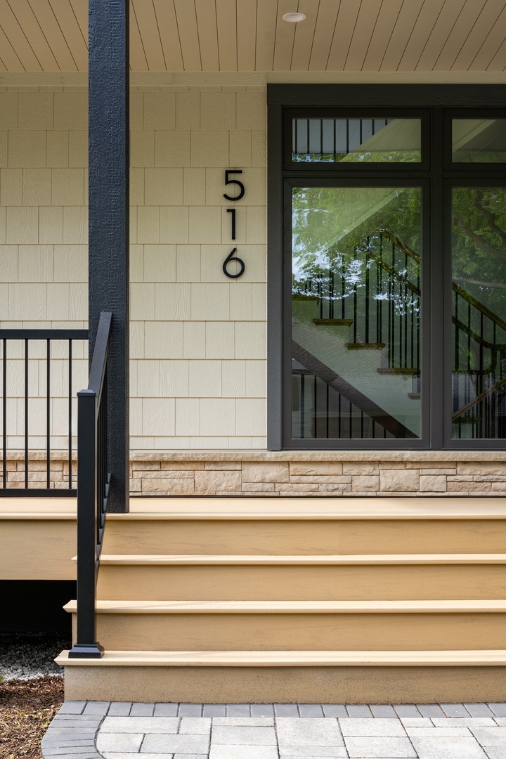 516 W 6th Street