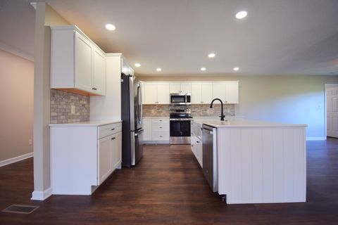 Tiny photo for 1024 Mulligan Drive #1024, Mt Vernon, IL 62864 (MLS # 12596417)