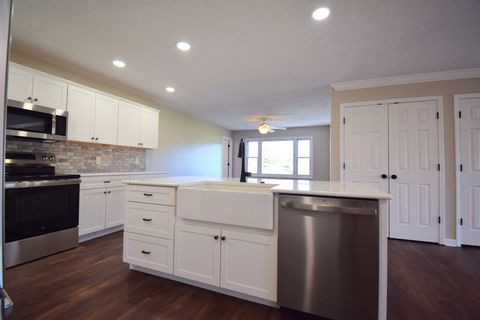 Tiny photo for 1024 Mulligan Drive #1024, Mt Vernon, IL 62864 (MLS # 12596417)