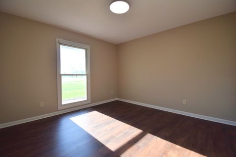 Tiny photo for 1024 Mulligan Drive #1024, Mt Vernon, IL 62864 (MLS # 12596417)
