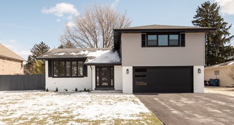 Photo of 10433 S 83rd Avenue, Palos Hills, IL 60465 (MLS # 12595022)