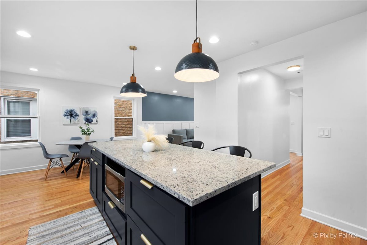 6322 N Monticello Avenue