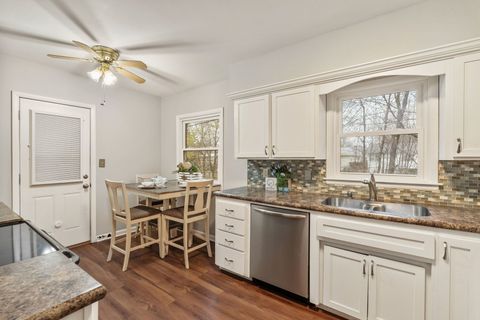 Tiny photo for 3103 15 Street A, Moline, IL 61265 (MLS # 12608743)