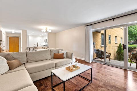 Tiny photo for 6959 N Ridge Boulevard #1D, Chicago, IL 60645 (MLS # 12718577)