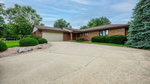 Photo of 212 Hampton Drive, Bloomington, IL 61704 (MLS # 12438380) Photo of 212 Hampton Drive, Bloomington, IL 61704 (MLS # 12438380)