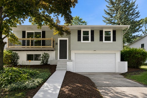 Tiny photo for 449 White Pine Road, Buffalo Grove, IL 60089 (MLS # 12753190)