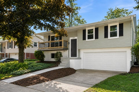 Photo of 449 White Pine Road, Buffalo Grove, IL 60089 (MLS # 12753190)