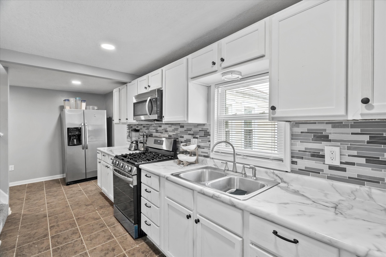 752 N 9TH Avenue