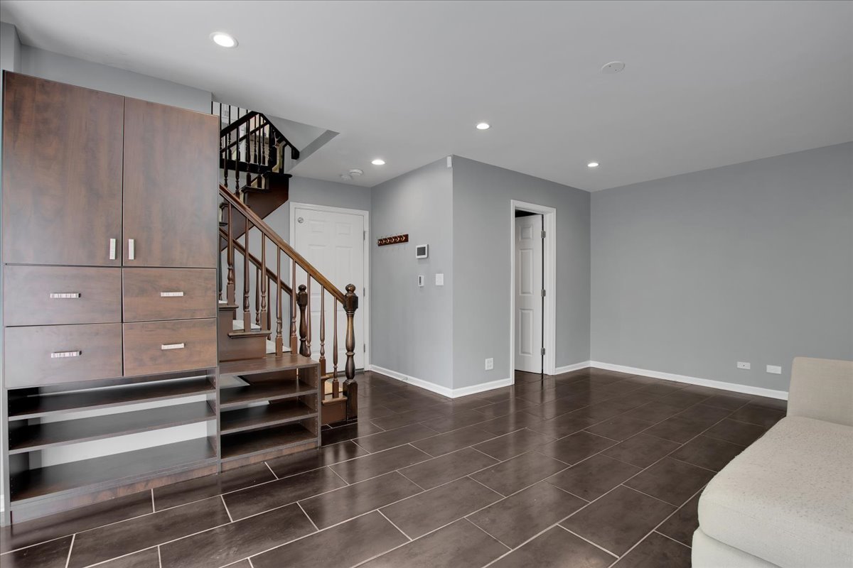 1351 W Altgeld Street 3A