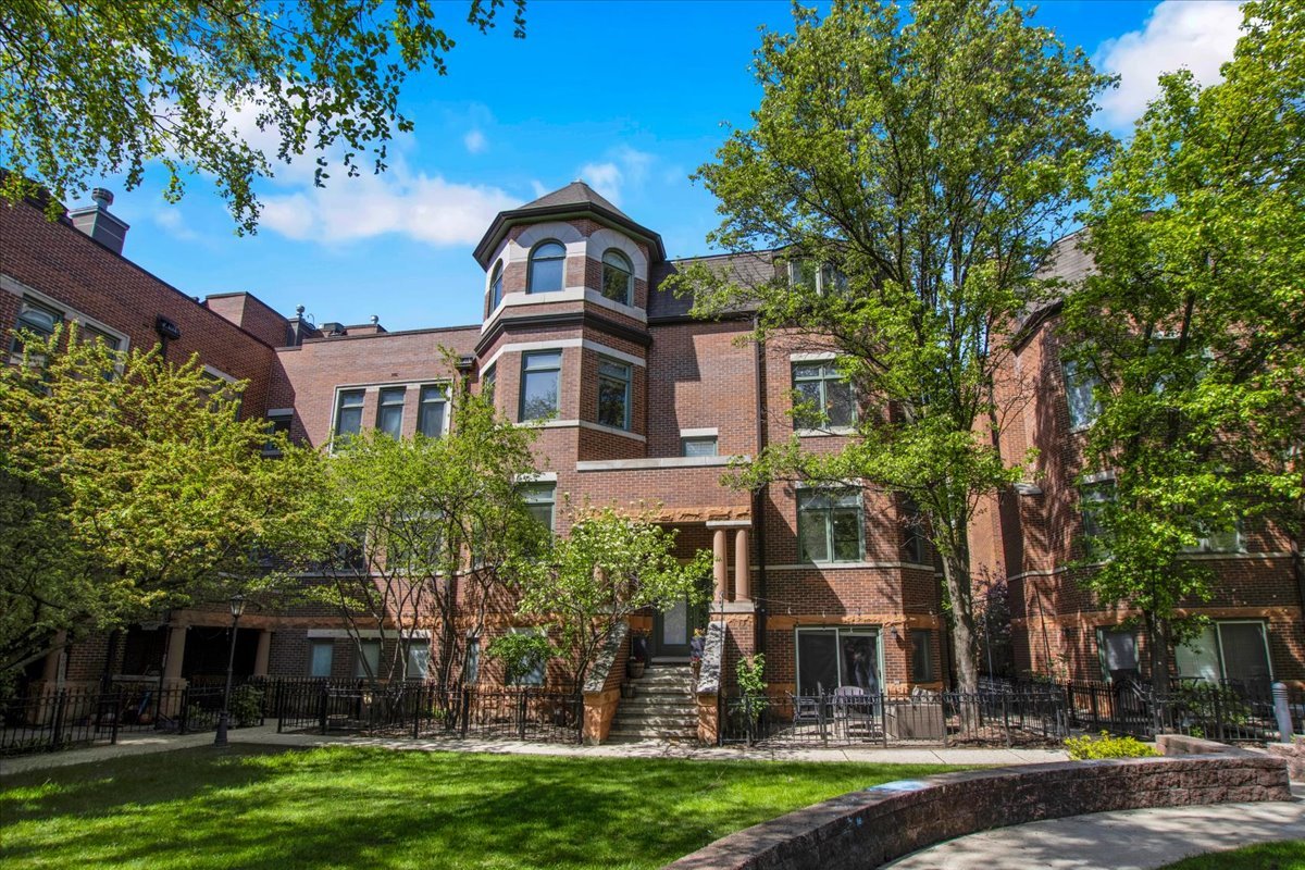 1351 W Altgeld Street 3A