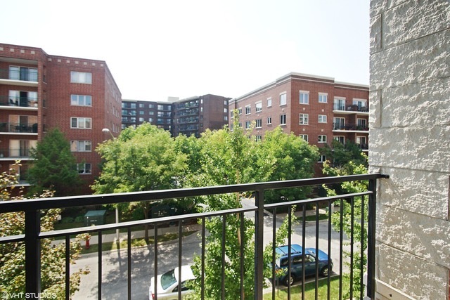 Des Plaines, Illinois 60016, United States, 2 Bedrooms Bedrooms, ,2 BathroomsBathrooms,Residential,Active,226233