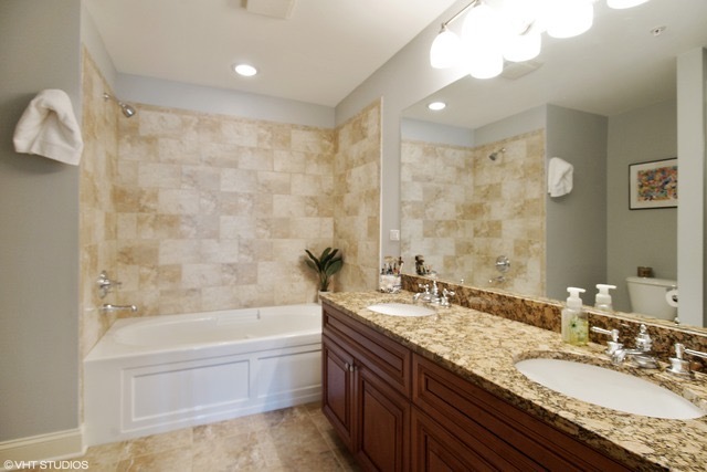 Des Plaines, Illinois 60016, United States, 2 Bedrooms Bedrooms, ,2 BathroomsBathrooms,Residential,Active,226233