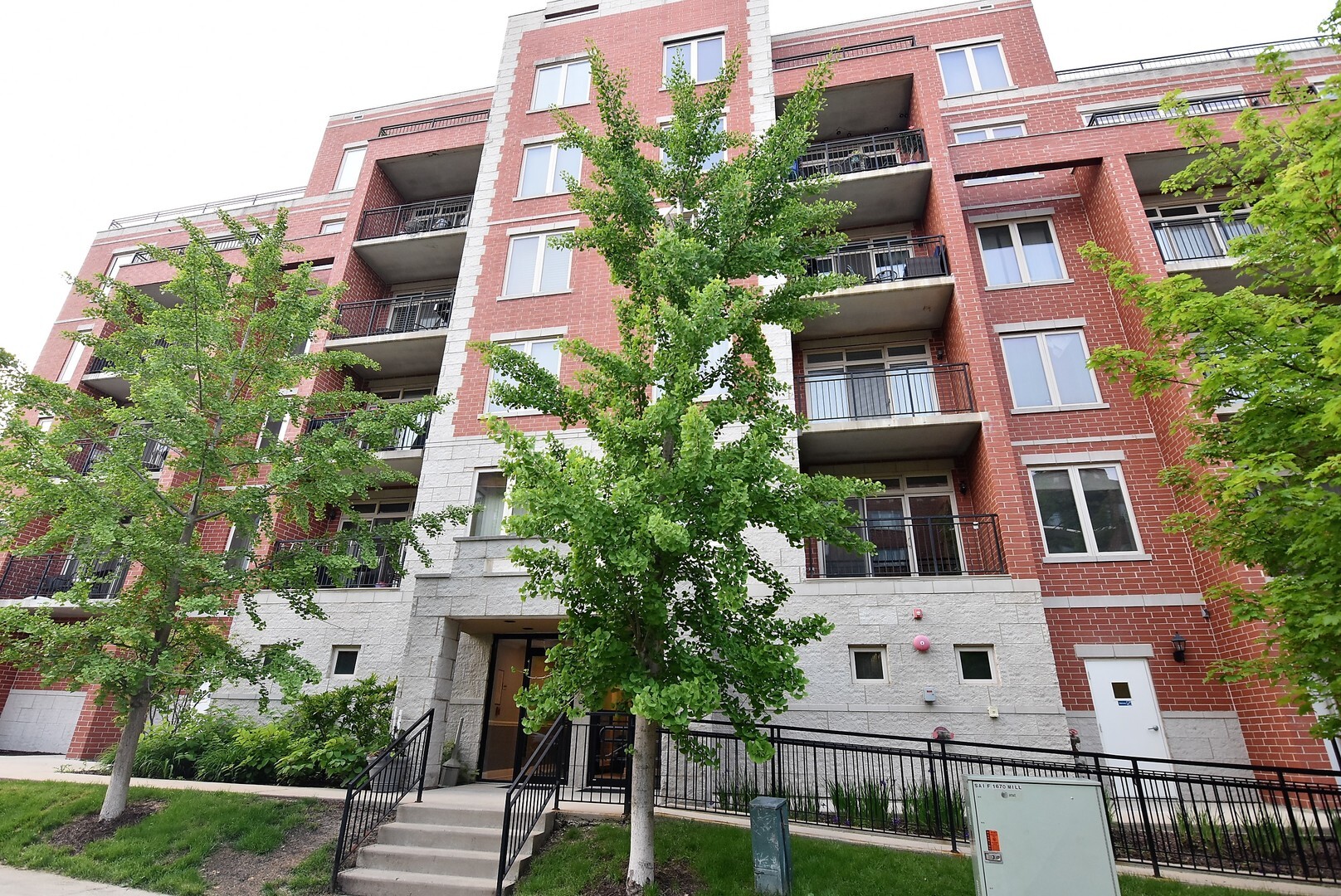 Des Plaines, Illinois 60016, United States, 2 Bedrooms Bedrooms, ,2 BathroomsBathrooms,Residential,Active,226233