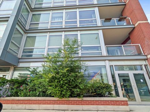 744 W Fullerton Avenue 304 Chicago IL 60614