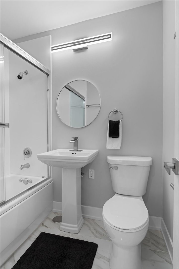 Chicago, Illinois 60611, United States, 2 Bedrooms Bedrooms, ,2 BathroomsBathrooms,Residential,Active,254824