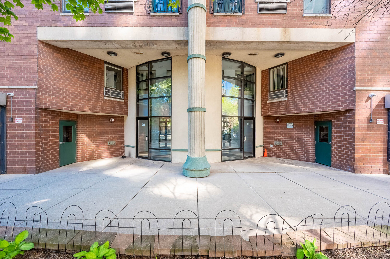 711 W Gordon Terrace 810