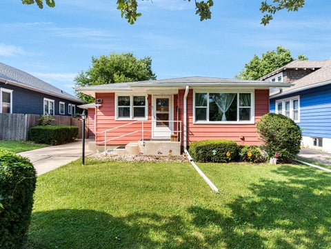 Photo of 811 Glenwood Avenue, Joliet, IL 60435 (MLS # 12751291)