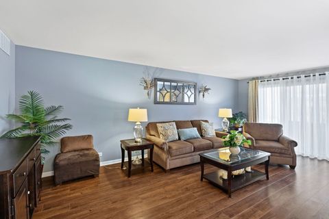 Tiny photo for 4115 W 98th Street #B, Oak Lawn, IL 60453 (MLS # 12572395)