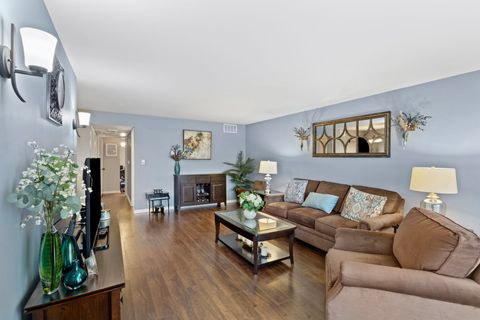 Tiny photo for 4115 W 98th Street #B, Oak Lawn, IL 60453 (MLS # 12572395)