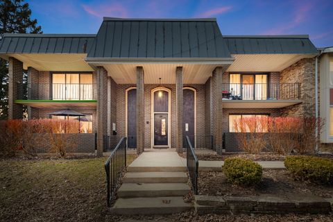 Photo of 4115 W 98th Street #B, Oak Lawn, IL 60453 (MLS # 12572395)