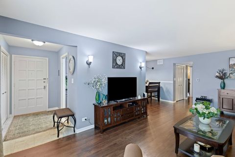 Tiny photo for 4115 W 98th Street #B, Oak Lawn, IL 60453 (MLS # 12572395)