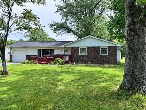 Photo of 17 Crestwood LN, Centralia, IL 62801 (MLS # 12658935)