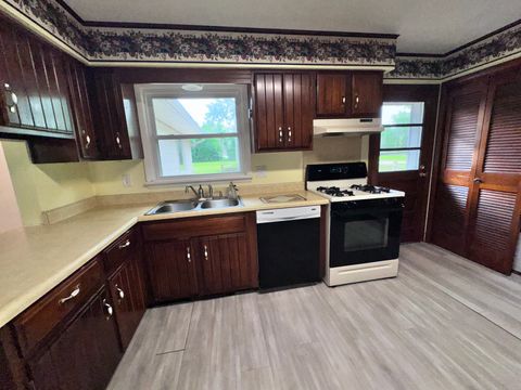Tiny photo for 17 Crestwood LN, Centralia, IL 62801 (MLS # 12658935)